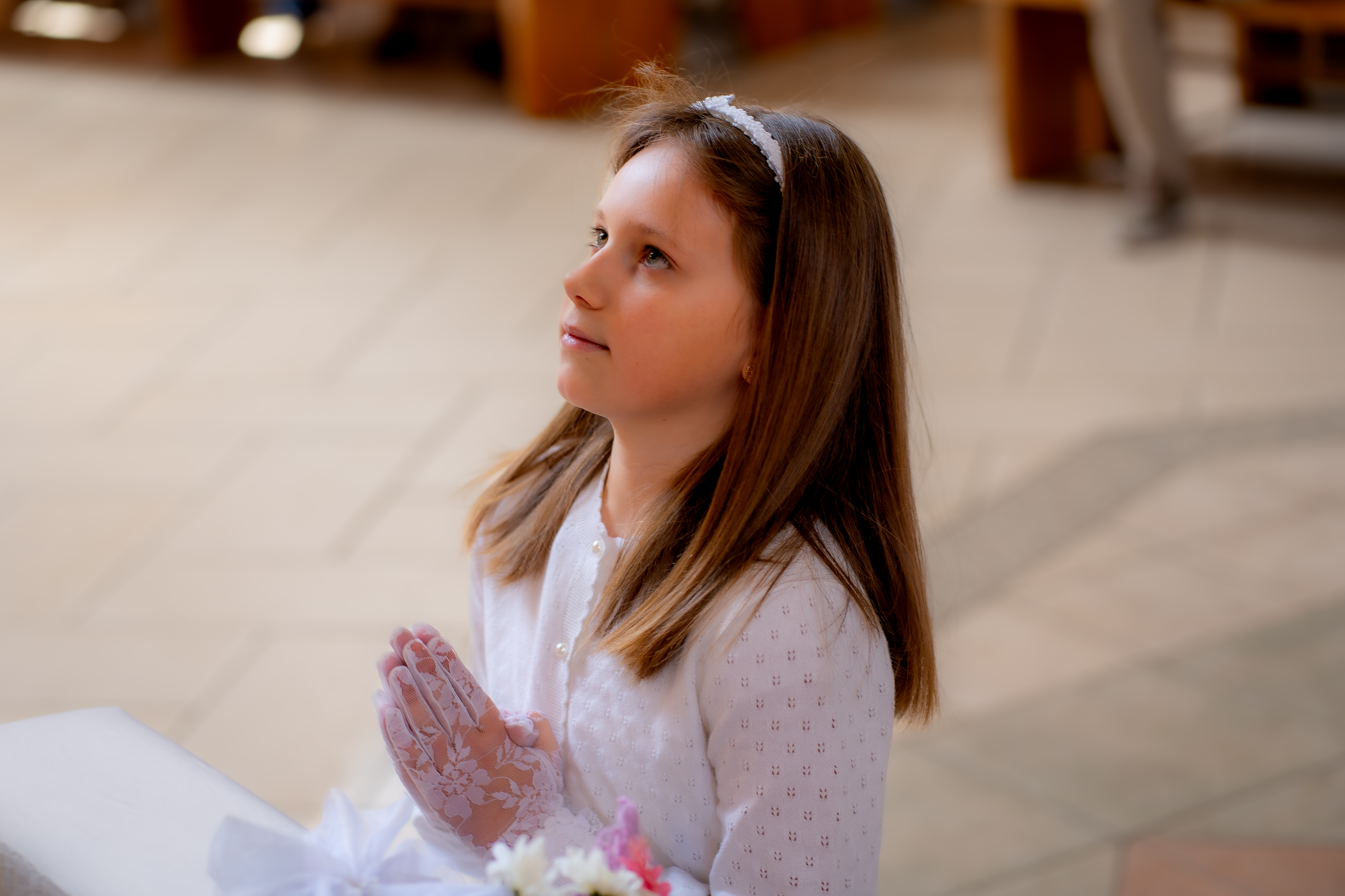 Portret komunijny w delikatnym świetle